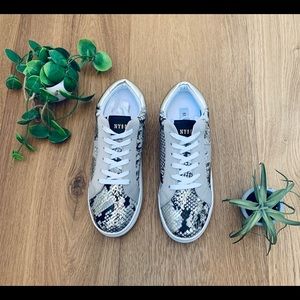 Steve Madden Starling Sneaker Gold Snake Size 9